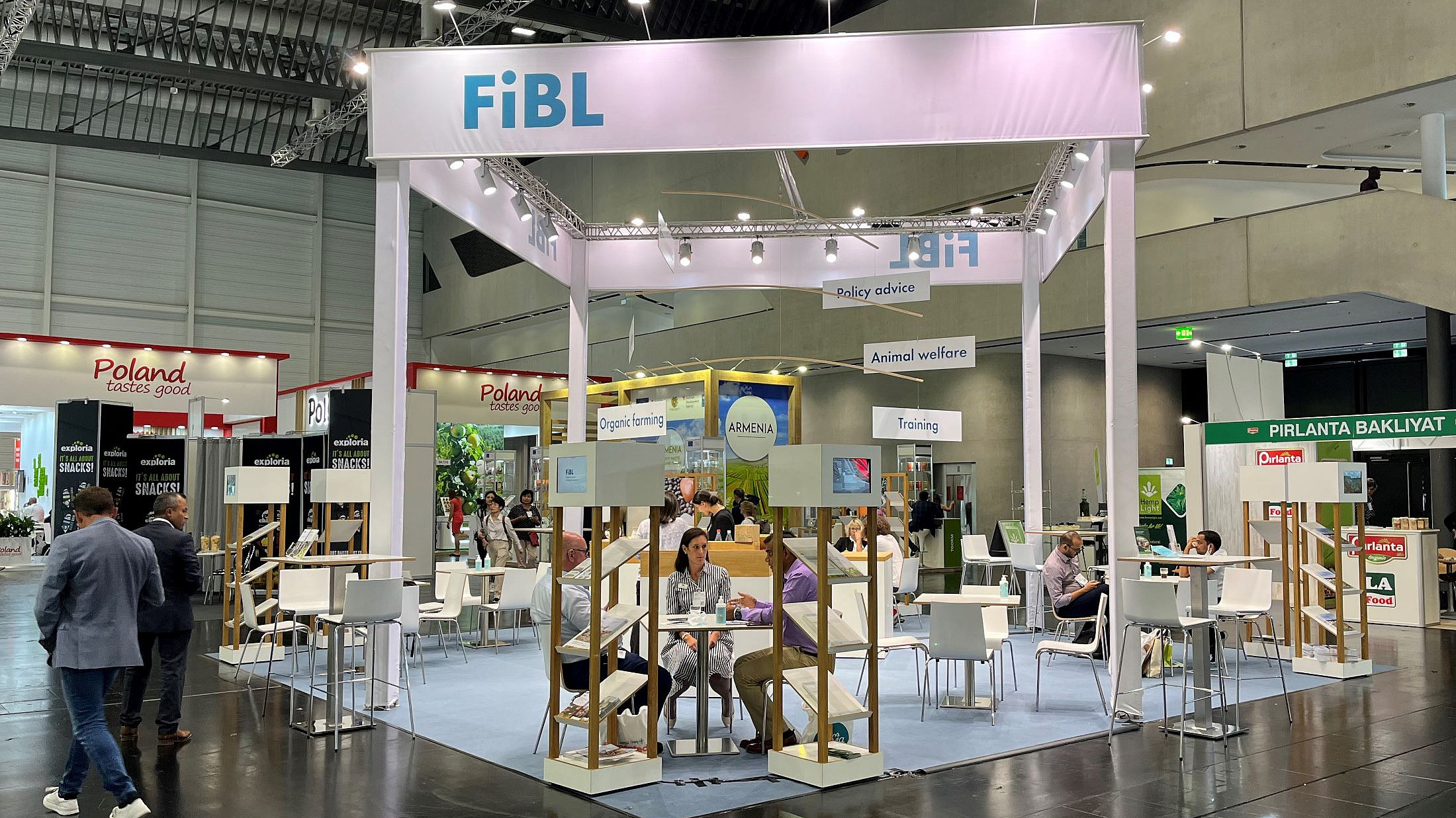 FiBL Stand auf einer Messe.